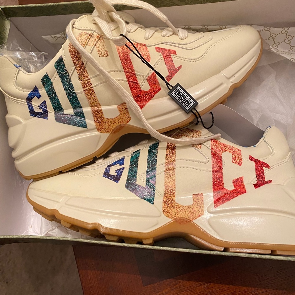 NWT Women sneakers